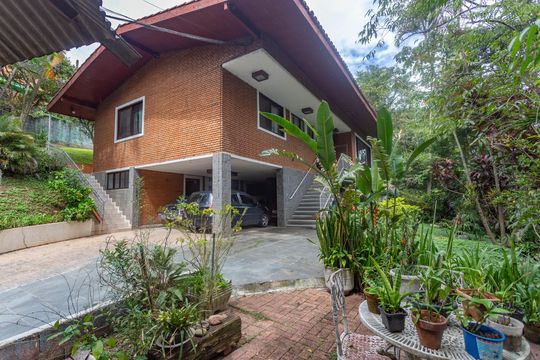Fachada  de casa à venda com 3 quartos, 700m² em Eldorado, Diadema