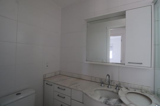 Banheiro  de apartamento à venda com 3 quartos, 74m² em Marechal Rondon, Canoas