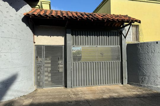 Fachada de casa de condomínio à venda com 3 quartos, 150m² em Tres Barras, Contagem