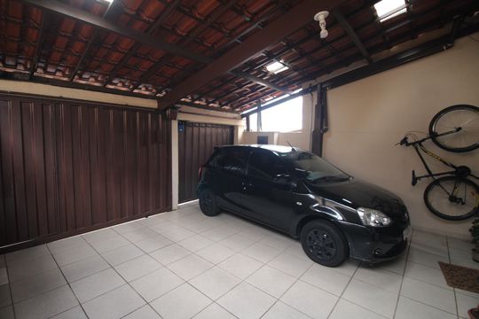 Garagem de casa para alugar com 3 quartos, 356m² em Pindorama, Belo Horizonte