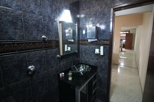 Banheiro 1 de casa para alugar com 3 quartos, 356m² em Pindorama, Belo Horizonte