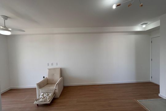 Sala  de apartamento à venda com 3 quartos, 77m² em Santo Amaro, São Paulo