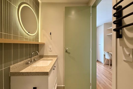 Banheiro  de kitnet/studio para alugar com 1 quarto, 25m² em Santo Amaro, São Paulo