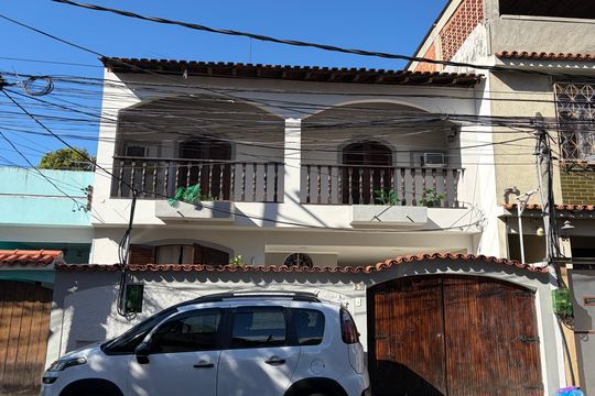 Fachada de casa de condomínio à venda com 3 quartos, 162m² em Taquara, Rio de Janeiro