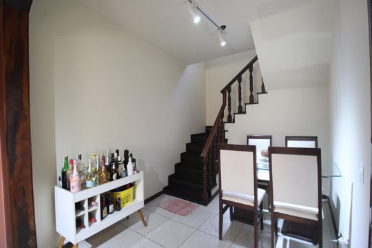 Sala de casa de condomínio à venda com 3 quartos, 162m² em Taquara, Rio de Janeiro