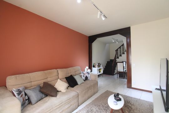Sala de casa de condomínio à venda com 3 quartos, 162m² em Taquara, Rio de Janeiro