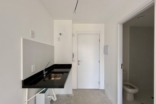 Cozinha  de kitnet/studio à venda com 1 quarto, 23m² em Jardim das Acacias, São Paulo