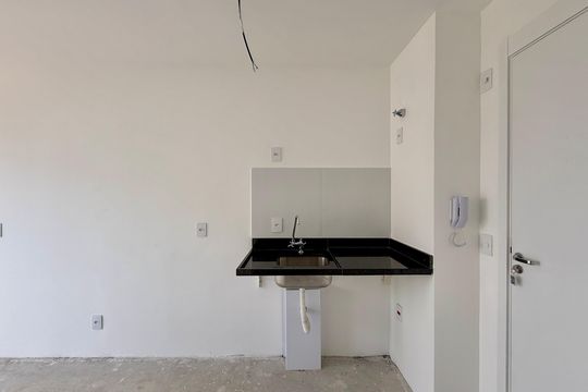 Cozinha  de kitnet/studio à venda com 1 quarto, 23m² em Jardim das Acacias, São Paulo