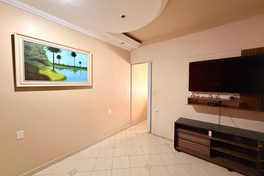 Sala de casa à venda com 2 quartos, 175m² em Jardim das Tulipas, Jundiaí