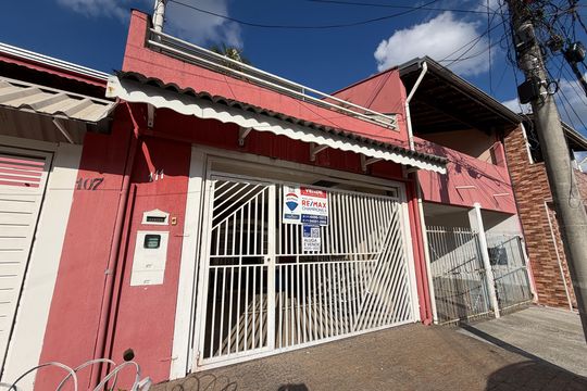 Fachada de casa à venda com 2 quartos, 175m² em Jardim das Tulipas, Jundiaí