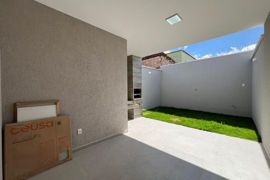 Quintal de casa à venda com 3 quartos, 89m² em Céu Azul, Belo Horizonte