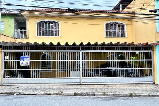 Placa instalada na fachada do imóvel  de casa para alugar com 3 quartos, 165m² em Jardim Santa Mena, Guarulhos