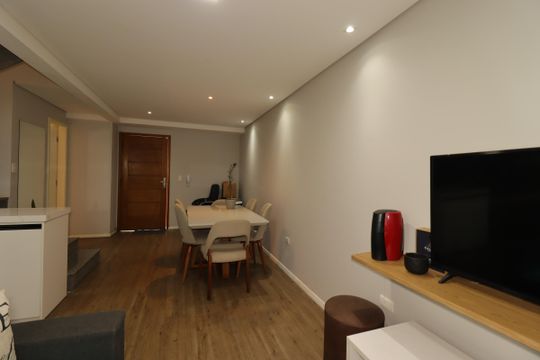 Sala de casa de condomínio à venda com 2 quartos, 97m² em Vila Eldizia, Santo André