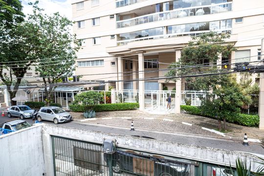Sala - vista de casa para alugar com 4 quartos, 600m² em Jardim Zaira, Guarulhos