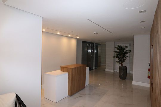 Área comum hall de entrada de apartamento para alugar com 1 quarto, 40m² em Passo D’areia, Porto Alegre