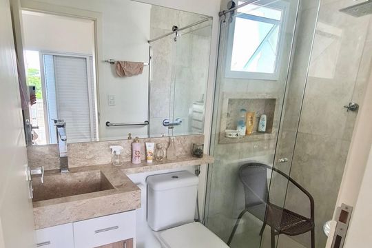 Banheiro de casa de condomínio à venda com 4 quartos, 272m² em Swiss Park, Campinas