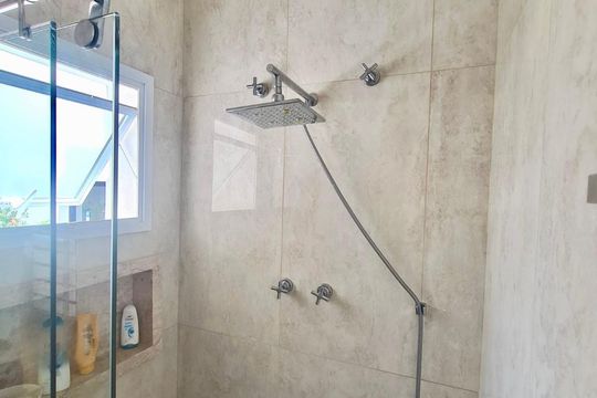 Banheiro de casa de condomínio à venda com 4 quartos, 272m² em Swiss Park, Campinas