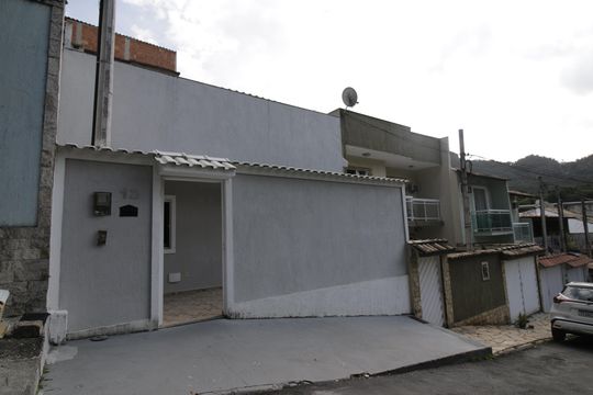 Fachada de casa de condomínio à venda com 2 quartos, 170m² em Taquara, Rio de Janeiro