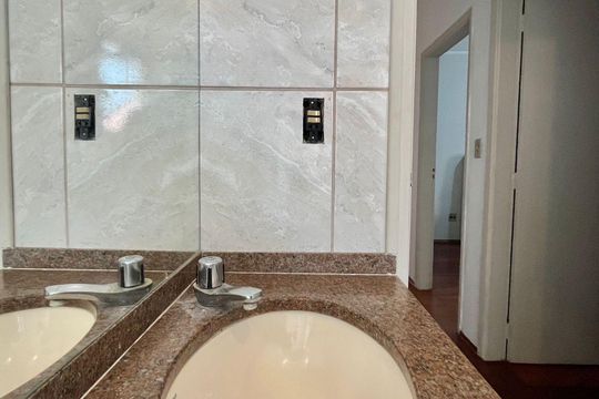 Banheiro de apartamento para alugar com 2 quartos, 78m² em Ponte Preta, Campinas