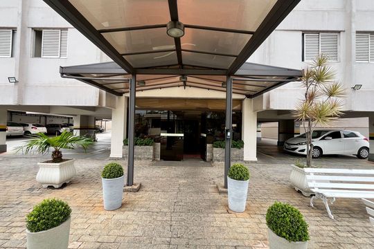 Hall de entrada de apartamento para alugar com 2 quartos, 78m² em Ponte Preta, Campinas