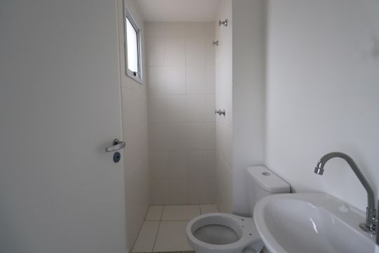 Banheiro da Suíte de apartamento para alugar com 2 quartos, 43m² em Vila Centenario, São Paulo
