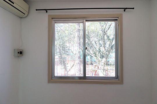 Janela do Quarto  de apartamento à venda com 1 quarto, 40m² em Humaitá, Porto Alegre
