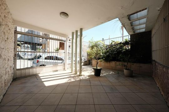 Garagem de casa à venda com 2 quartos, 127m² em Vila Salete, São Paulo