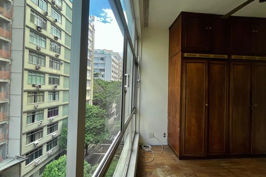 Quarto 1 de apartamento à venda com 3 quartos, 120m² em Copacabana, Rio de Janeiro