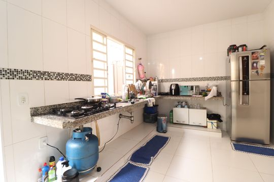 Cozinha de casa para alugar com 3 quartos, 180m² em Jardim Patricia, Uberlândia