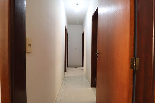 Corredor de casa para alugar com 3 quartos, 180m² em Jardim Patricia, Uberlândia