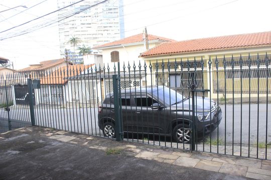 Fachada e garagem de casa à venda com 3 quartos, 250m² em Jardim Santa Mena, Guarulhos