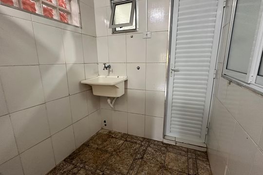 Área de serviço de casa para alugar com 2 quartos, 120m² em Jardim Souza, São Paulo