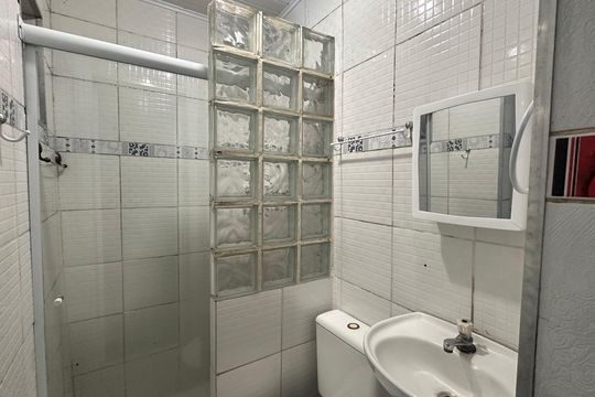 Banheiro de casa para alugar com 2 quartos, 120m² em Jardim Souza, São Paulo