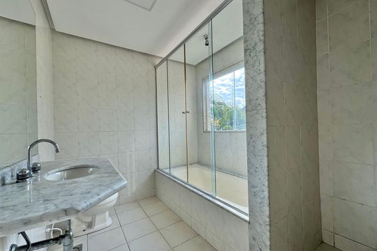 Suíte 3 - Banheiro de casa à venda com 4 quartos, 600m² em Recreio dos Bandeirantes, Rio de Janeiro