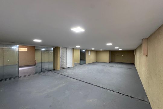 Garagem de casa à venda com 4 quartos, 600m² em Recreio dos Bandeirantes, Rio de Janeiro