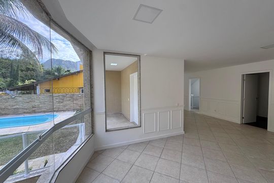 Sala de casa à venda com 4 quartos, 600m² em Recreio dos Bandeirantes, Rio de Janeiro