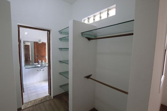 Closet de casa à venda com 2 quartos, 100m² em Vila São José, São Paulo