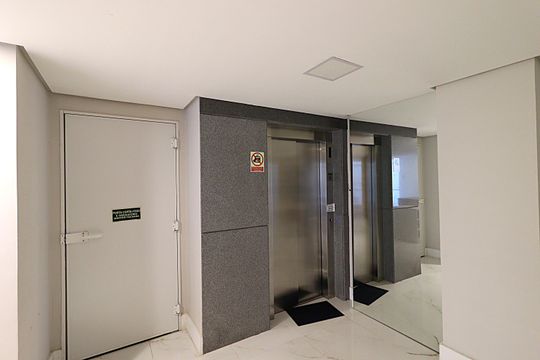 Área comum - Elevadores de apartamento à venda com 1 quarto, 40m² em Passo D’areia, Porto Alegre