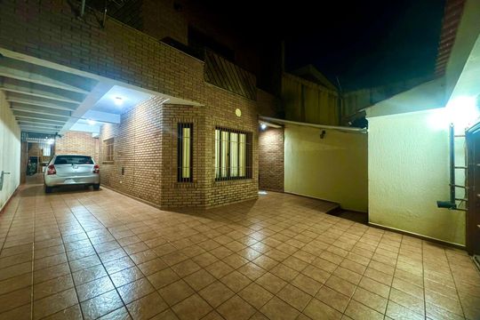 Garagem de casa à venda com 4 quartos, 230m² em Jardim Munhoz, Guarulhos