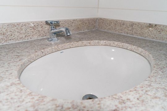Banheiro de kitnet/studio à venda com 1 quarto, 28m² em Vila Clementino, São Paulo
