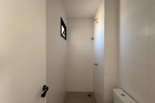 Banheiro de apartamento à venda com 1 quarto, 38m² em Vila dos Remedios, São Paulo