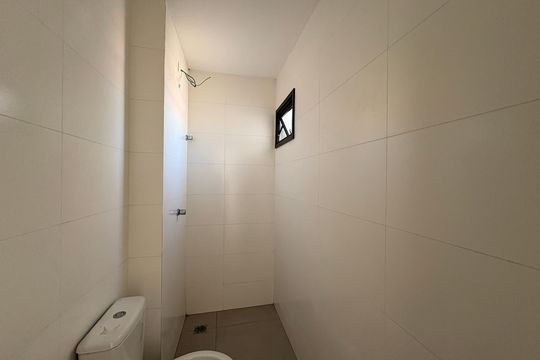 Banheiro de apartamento à venda com 1 quarto, 41m² em Vila dos Remedios, São Paulo