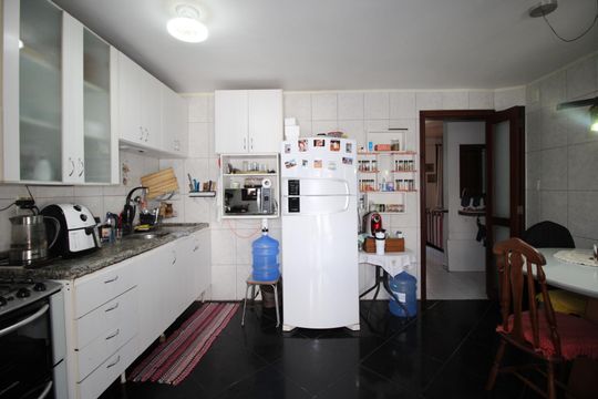 Cozinha de casa à venda com 4 quartos, 270m² em Bom Jesus, Porto Alegre