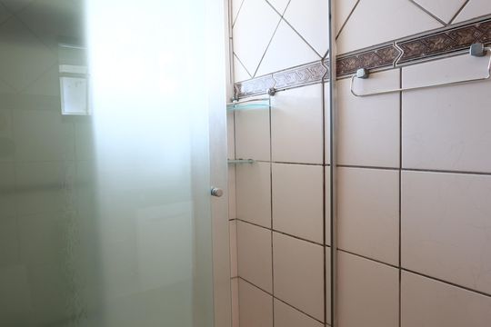 Banheiro de apartamento para alugar com 2 quartos, 65m² em Jardim Leonidas Moreira, São Paulo