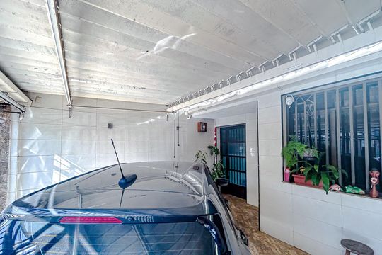 Garagem de casa à venda com 4 quartos, 217m² em Maranhão, São Paulo