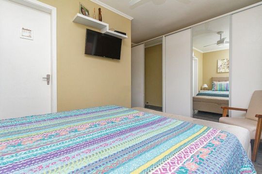 Quarto de apartamento à venda com 2 quartos, 80m² em Medianeira, Porto Alegre