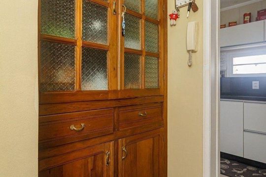 Corredor de apartamento à venda com 2 quartos, 80m² em Medianeira, Porto Alegre