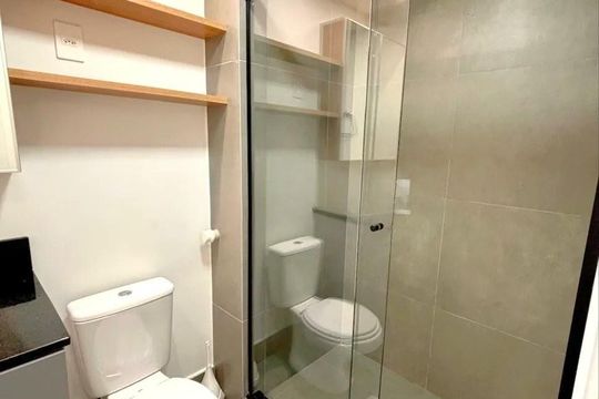 Banheiro de apartamento para alugar com 1 quarto, 29m² em Boa Vista, Porto Alegre