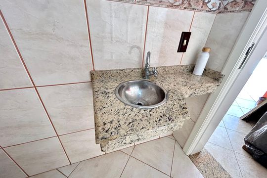 Banheiro 3 de casa à venda com 3 quartos, 223m² em Jardim Rosa de Franca, Guarulhos