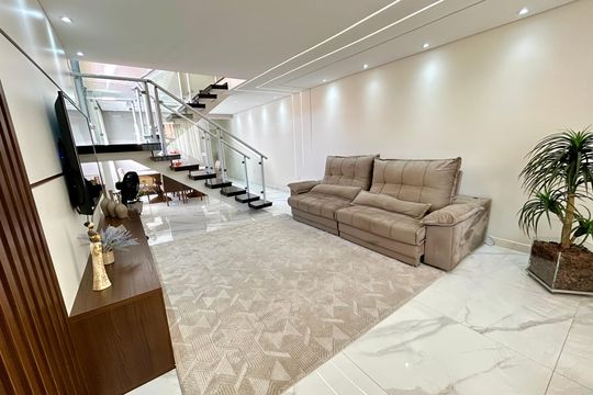 Sala de casa à venda com 3 quartos, 223m² em Jardim Rosa de Franca, Guarulhos